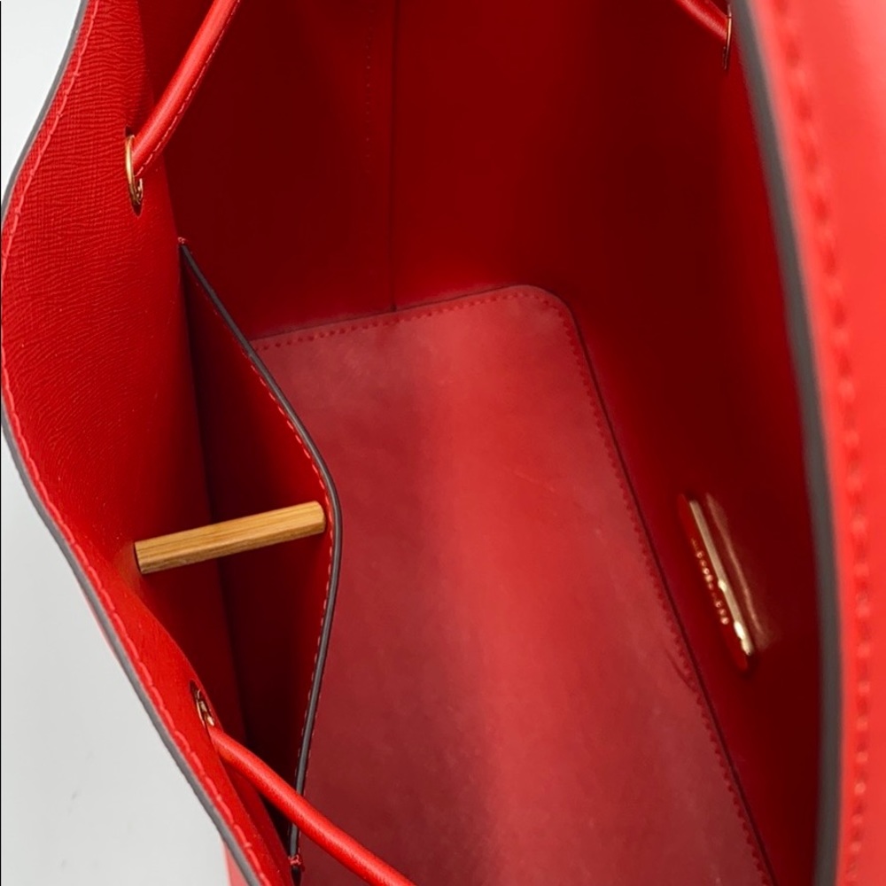 MICHAEL KORS SURI LARGE BUCKETS MESSENGER FLAME - Picture 12 of 15